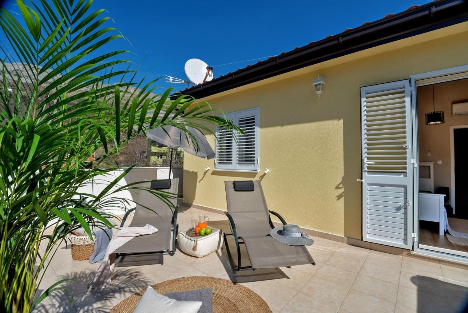 Luxury Villa Lelu With Heated Saltwater Pool, Parking, High Speed Internet, Bbq, Zrnovnica Exterior photo